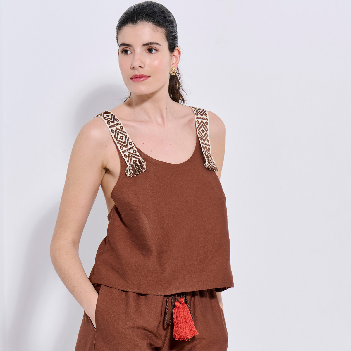 TOP 3126147 BROWN